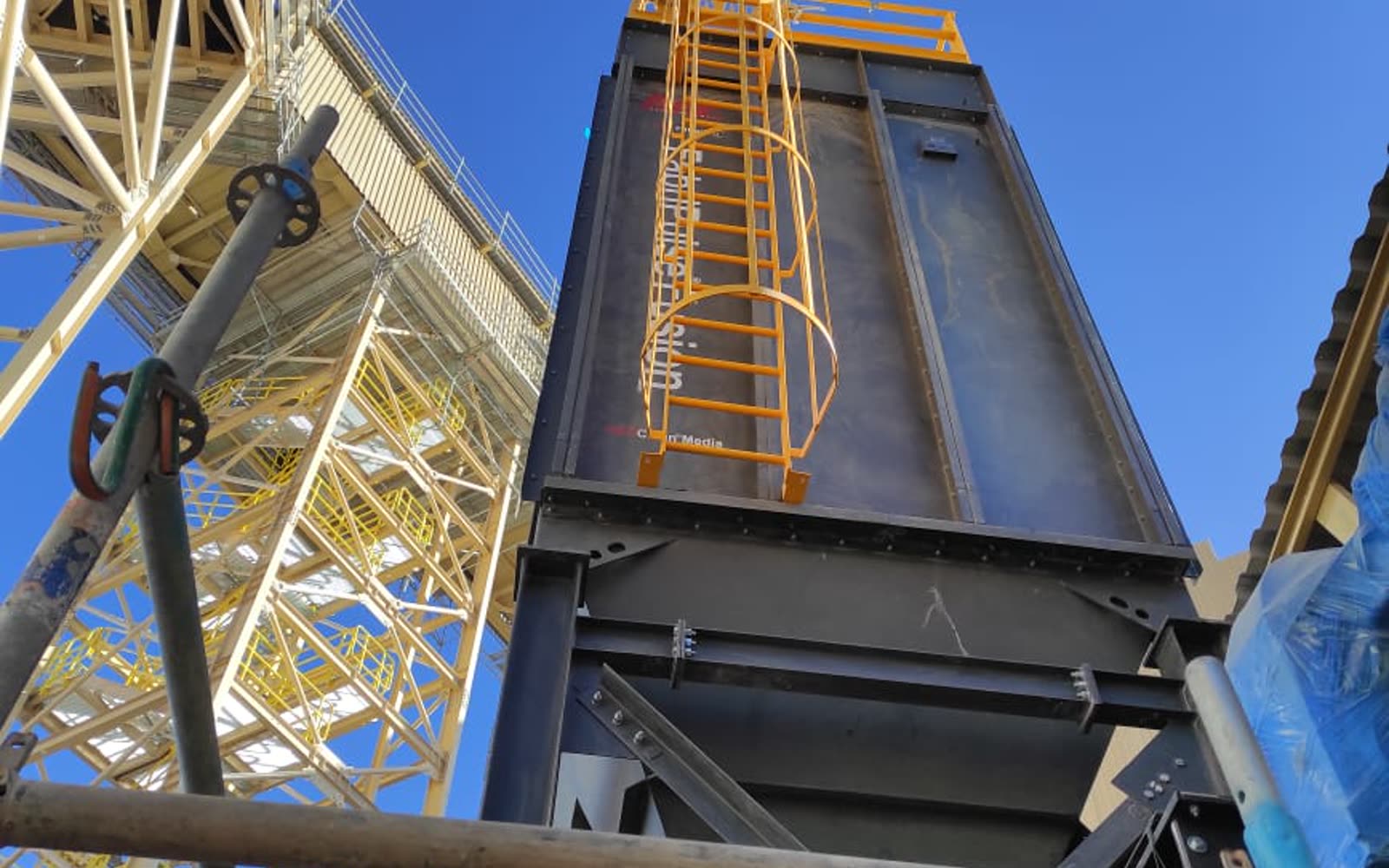 Colector de mangas AAF instalado en una planta de procesamiento